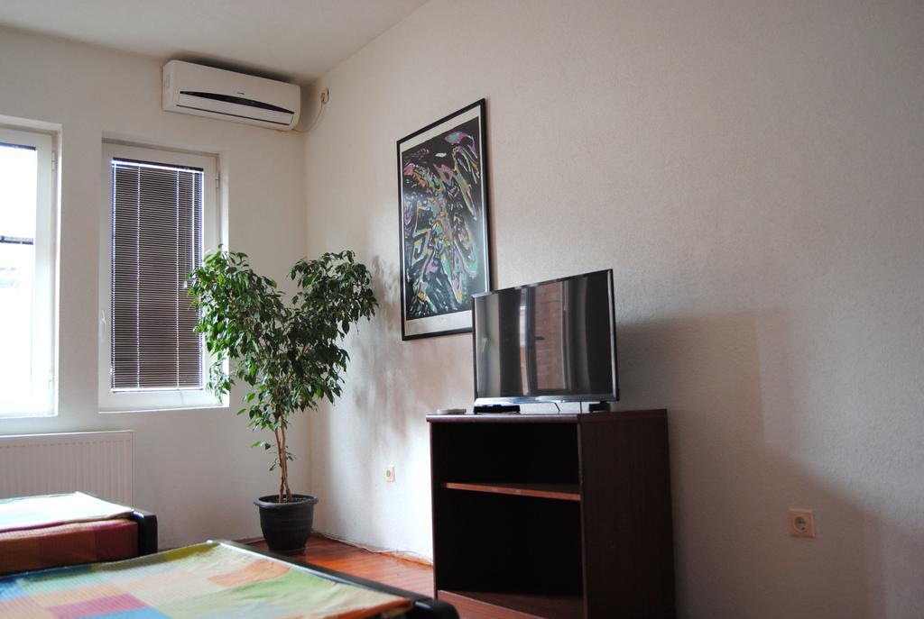 La Piazza Apartment โอครีด ภายนอก รูปภาพ