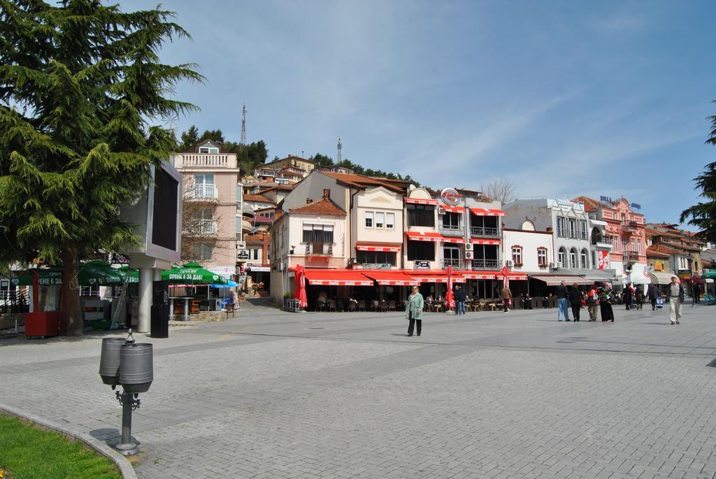 La Piazza Apartment โอครีด ภายนอก รูปภาพ